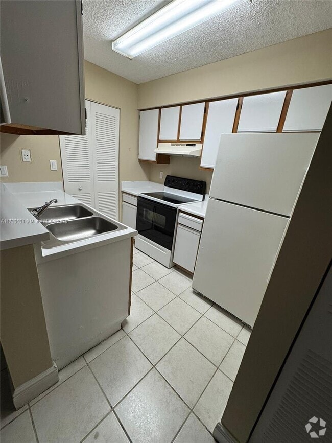 Building Photo - 1225 SW 46th Ave Unit 1225112 Rental
