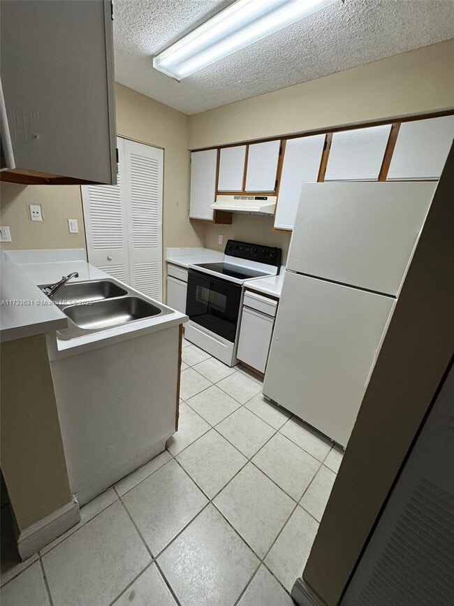 Building Photo - 1225 SW 46th Ave Unit 1225112 Rental