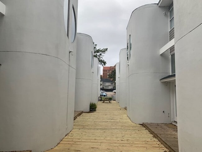 Photo - 2 bedroom 2.5 bath in College Town!! Walk ...