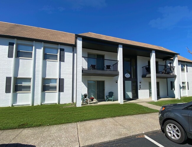 Building Photo - Evansville, Indiana*** 2 Bed 1 Bath $1079.... Rental