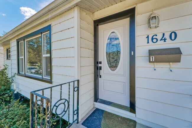 Photo - Spacious 3-Bedroom Main Floor Unit in Kingston – All Utilities & Parking Included! Unit 1