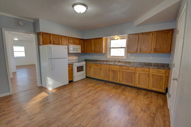 123 3rd St Unit House