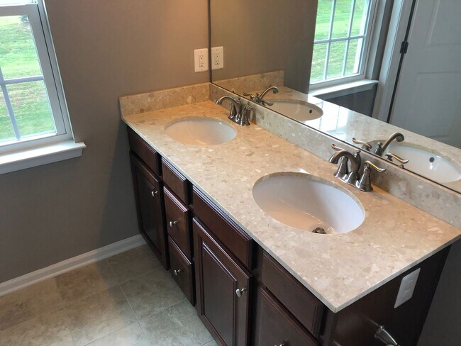 Photo - 7890 Erinvale Ln