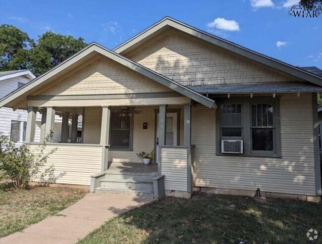 Building Photo - 1805 Tilden St Rental