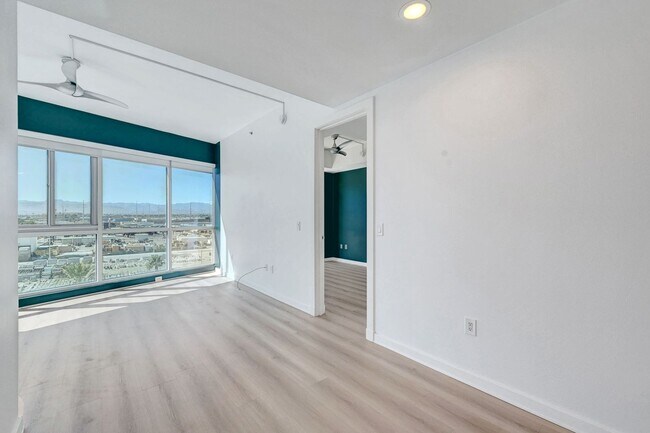 Photo - 4575 Dean Martin Dr Unidad 602