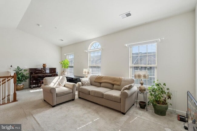 Photo - 42116 Piebald Square