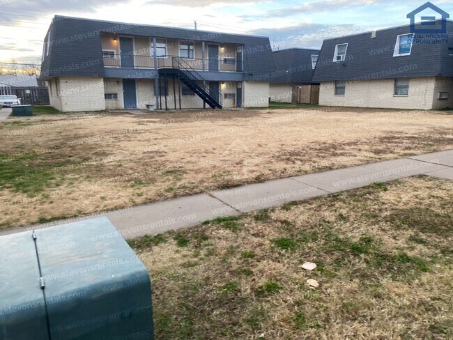 Photo - 2111 NW Lindy Ave