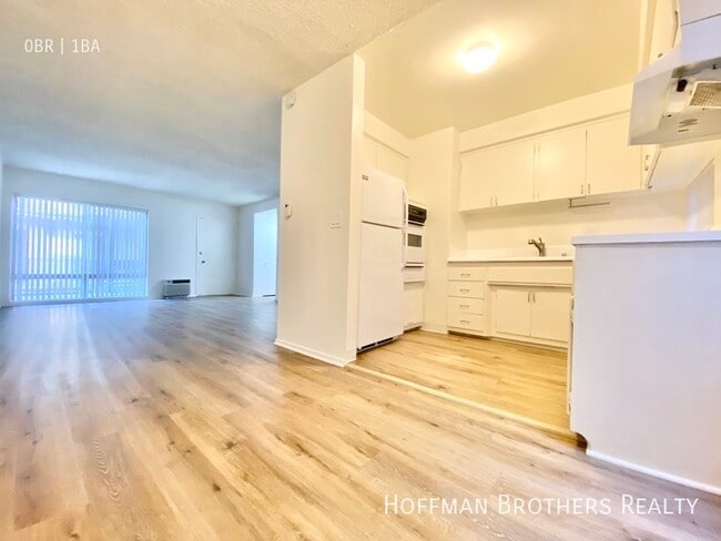 Building Photo - 1140 N Clark St