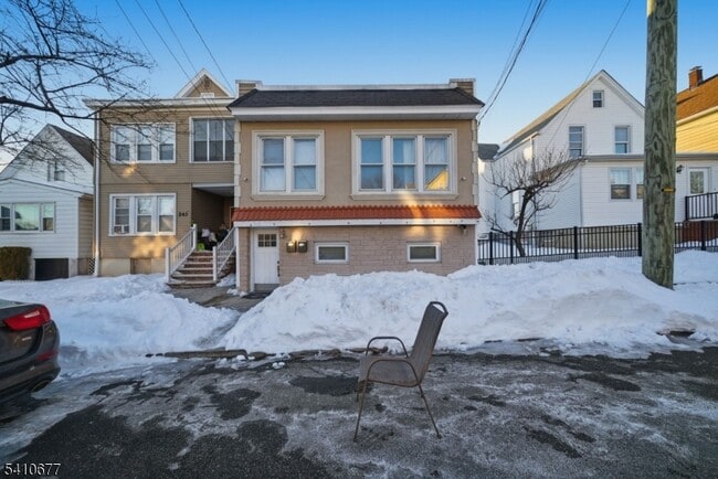 Photo - 245 Pierre Ave Unit 1