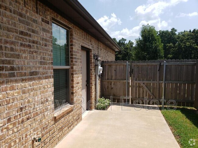 Building Photo - 1329 B N. Monte Vista (MOVE-IN SPECIAL, $0... Rental