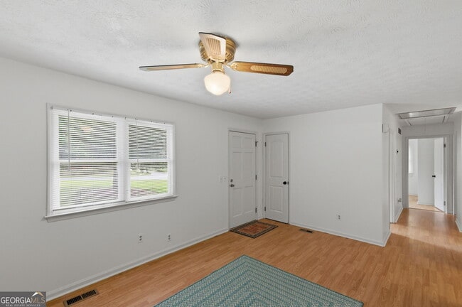 Photo - 4400 Winding Creek Dr