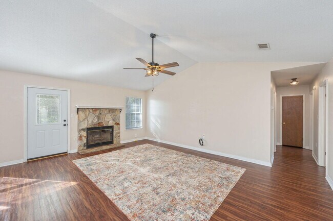 Photo - 423 Northview Ln