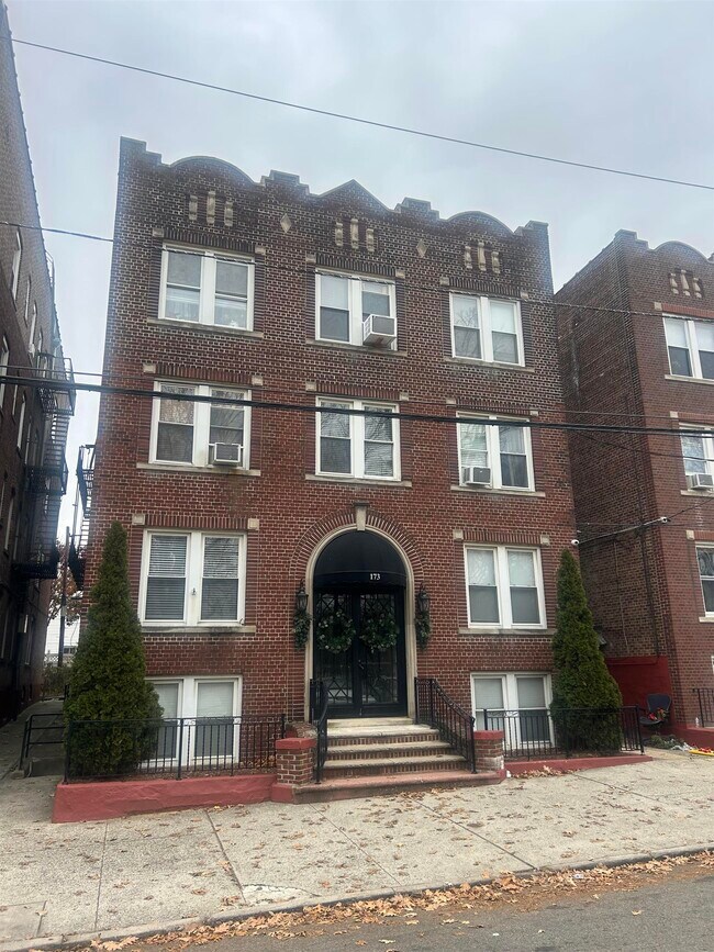 Building Photo - 173 W 48th St Unit 6