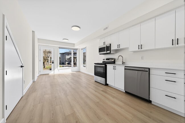 Photo - 1241 Collins Av