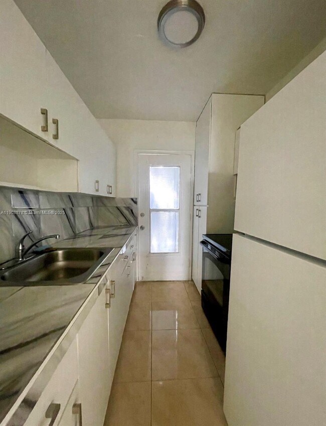 Photo - 7271 Gary Ave Unidad 3