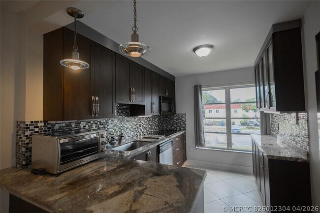 4152 Inverrary Dr Unit 202