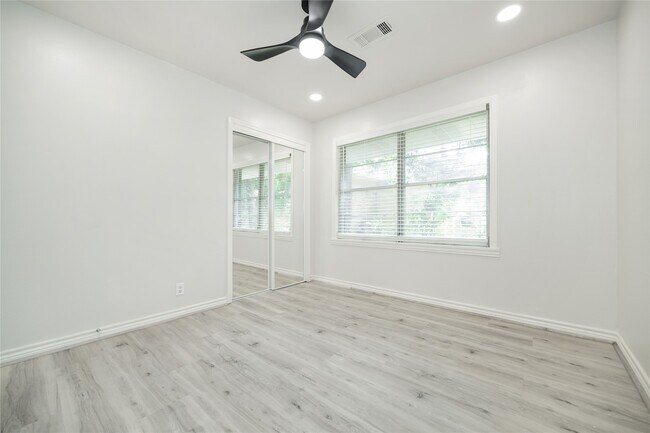 Photo - 5027 Darnell St