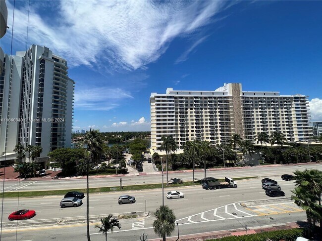 Photo - 5555 Collins Ave Unit 7T