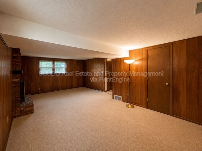 Photo - 8806 Crescent Ave