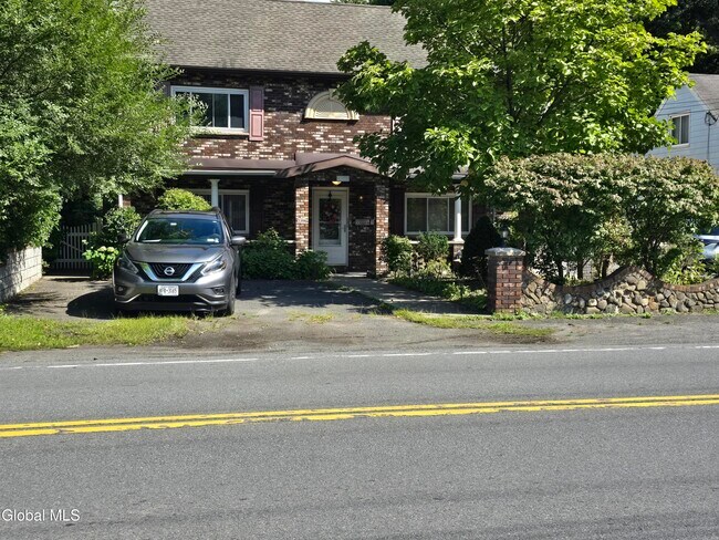 Building Photo - 3206 Guilderland Ave Unit 2