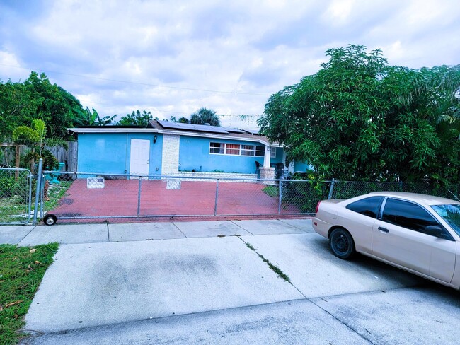 Building Photo - 5137 45th St Rental