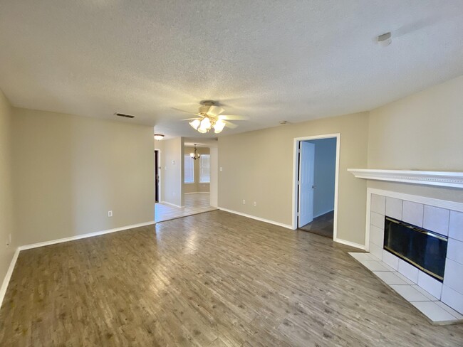 Photo - 8107 Temple Ave