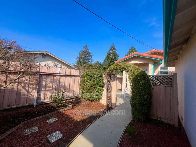 Photo - 3884 Bayview Cir