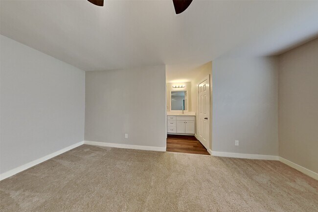 Photo - 16 W Bigelow Oak Ct