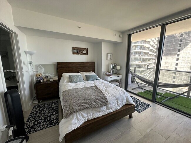 Photo - 45 SW 9th St Unidad 1902