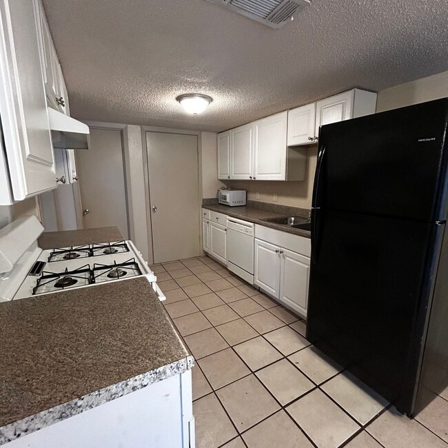 Building Photo - 7204 Creekside Dr Rental