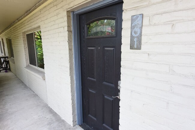 Photo - 2 bed room unit with Downtown Austin views!