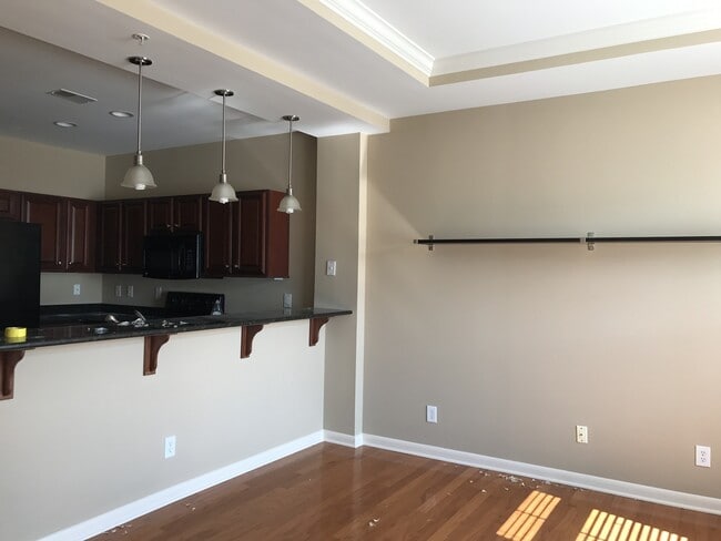 605 #407 W Market St