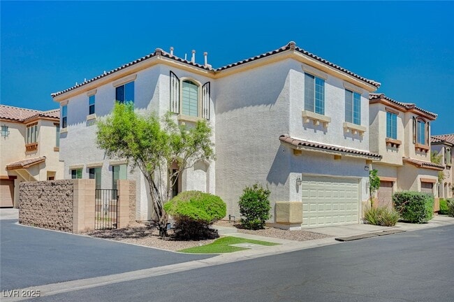 Photo - 684 Sumatra Pl