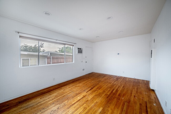 Photo - 1143 Raymond Ave Unidad B