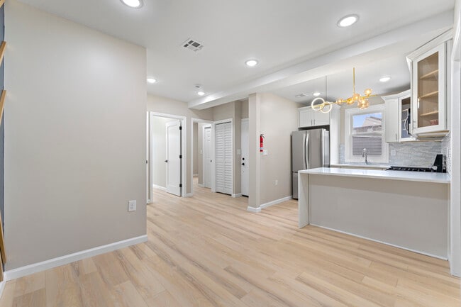 Comida - 40 Lewis Ave Unidad 2