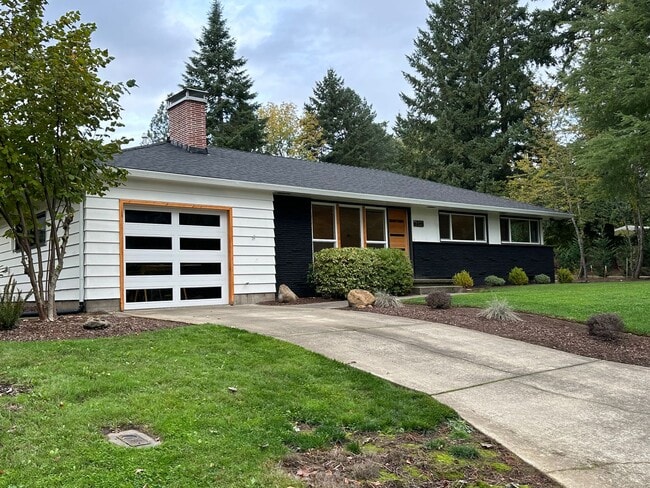 Photo - GORGEOUS RANCH STYLE HOME ON HUGE MANICURED LOT IN GARDEN HOME IN SW PORTLAND