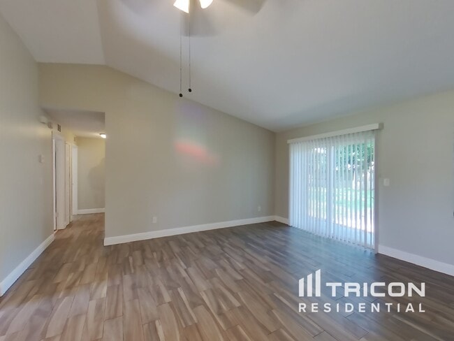 Photo - 1108 Robin Dr