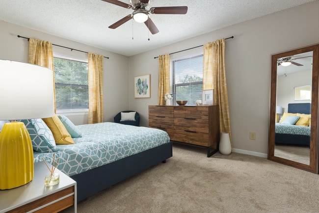 Photo - Edgewater Village Apartments