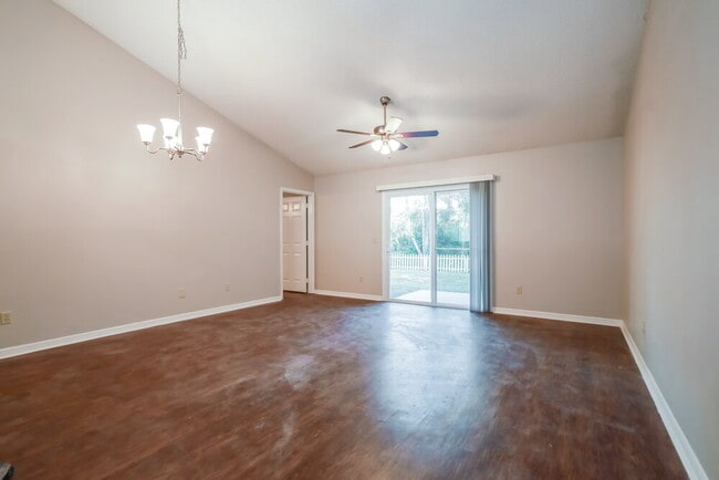 Photo - 8173 Pilgrims Trace Dr