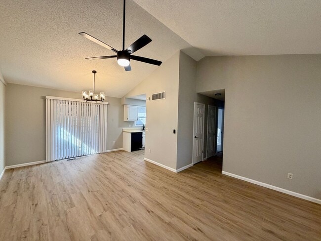 Photo - 1835 S Stacey St Unidad 1835 S. Stacey