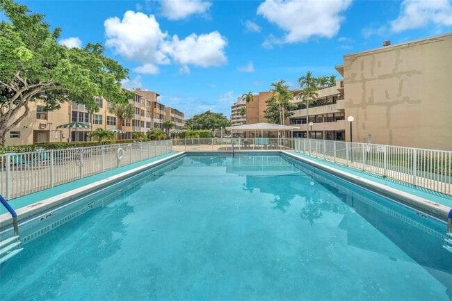 Photo - 1700 NE 191st St Unit 504