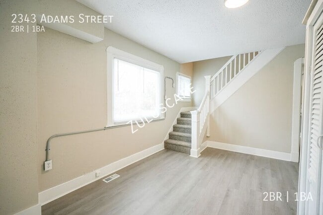 Photo - 2343 Adams St