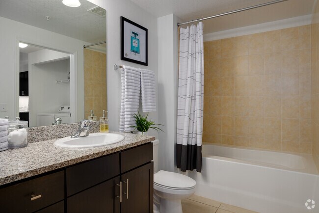 2 BR, 2 BA - 1100SF