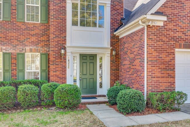 Photo - Beautiful 3 bedroom 2.5 bath home in Williams Glenn Community in Charlotte with Primary on the main.