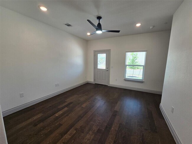 Photo - 2105 Tiger Trail Unidad 701