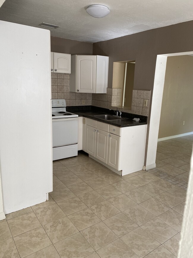 Photo - 4324 Hedge Dr N