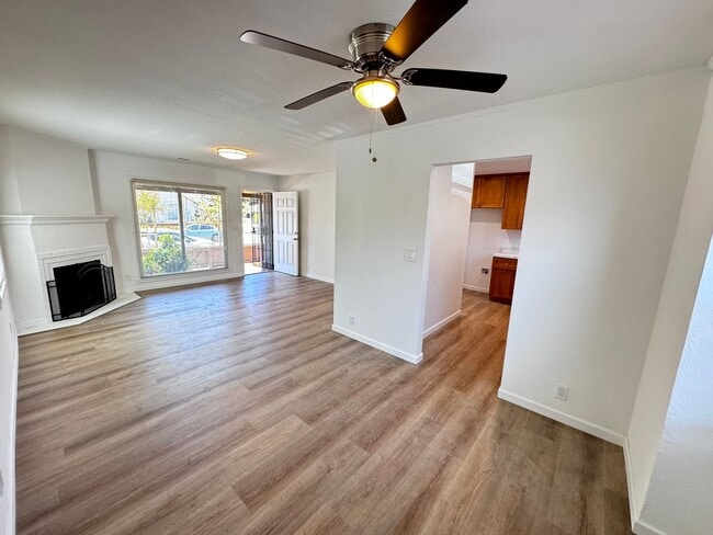 Photo - Newly Remodeled Spacious 3BD/2BA Property ... Unit 22846