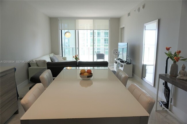 Photo - 1300 Brickell Bay Dr Unit 1904