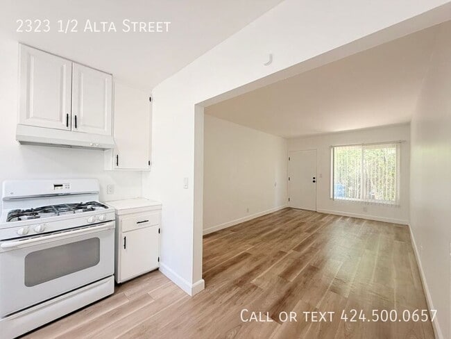 Building Photo - 2323 1/2 Alta Street-
