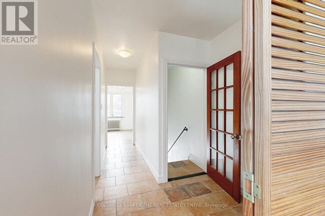 Photo - 686 The Queensway